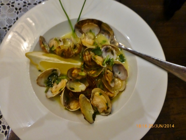 Almêijoas à Bulhão Pato, uma delícia do restaurante O CARMO.