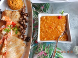 O prato de resistência foi uma Garoupa Grelhada acompanhada por Batatas Noisetes, Pirão e Champignons Grelhados, e ainda Meia Porção de Risoto de Frutos do Mar.