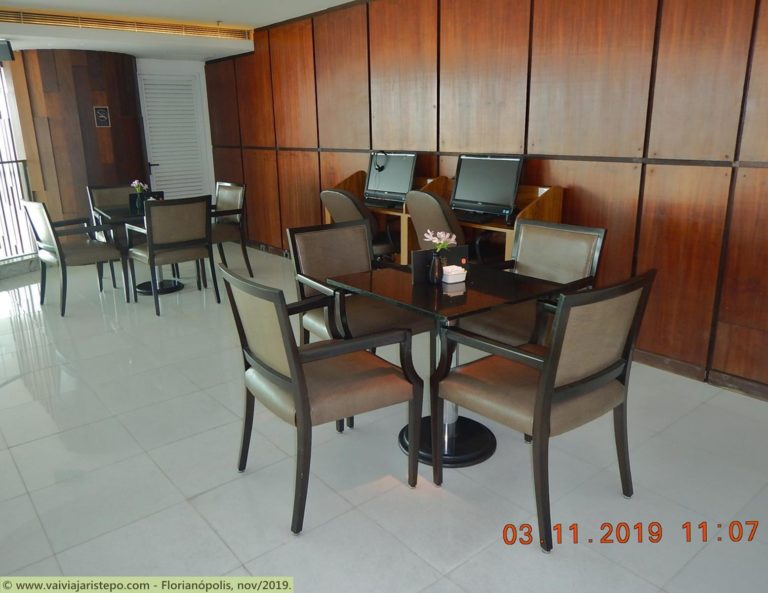 O bar do Majestic é um lugar para se bater um bom papo com amigos ou até mesmo ocupá-lo para uma reunião informal de negócios.