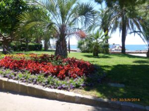 Plage du Beau-Rivage, ao fundo.
