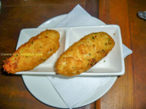 Bolinhos de Bacalhau: em cada porção, duas unidades.