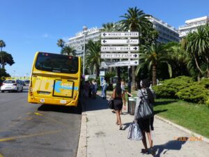 Jardin de l'Arménie - Avenue de Verdun - onde está o ponto dos ônibus. Observe o Hotel Méridien ao fundo.