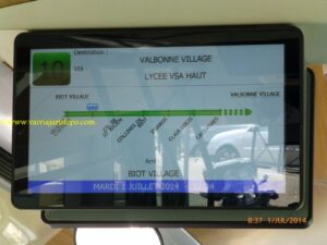 Monitor dentro do ônibus para o passageiro saber onde deverá saltar.