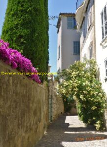 Difícil escolhe qual rua de Biot fotografar. Na dúvida, cliquei todas de que gostei.