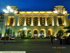 O Palais de Méditerranée é um hotel de luxo e cassino.