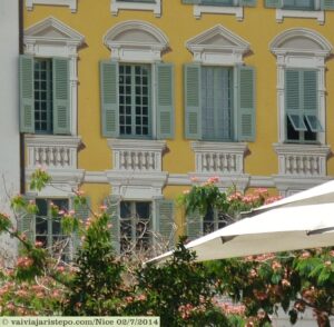 Praça Garibaldi - a única da Europa cujos prédios foram trabalhados em Trompe l'Oeil em sua totalidade.