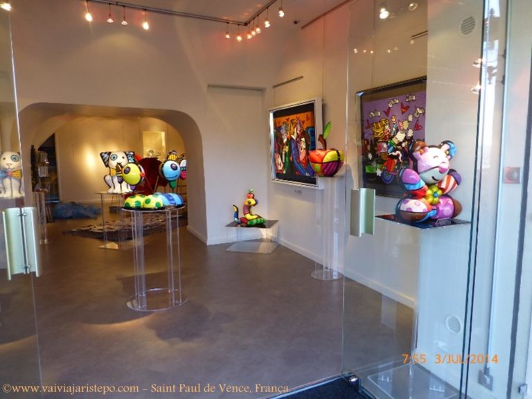 Exposição caprichada de Romero Brito em Saint-Paul-de-Vence.