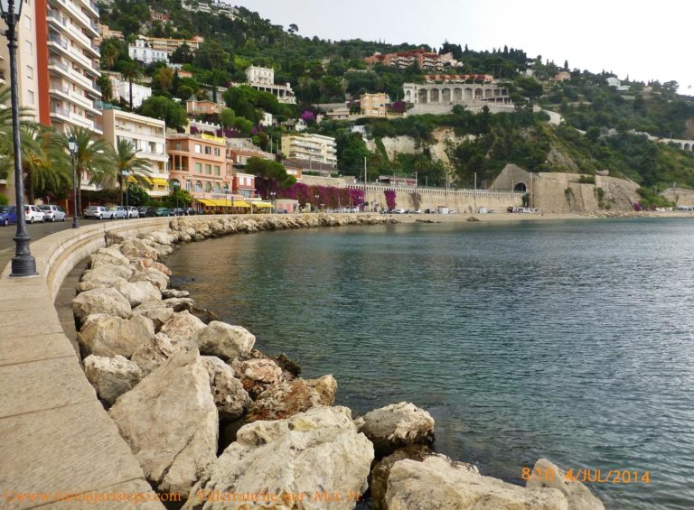 Beira mar de Villefranche-sur-Mer.