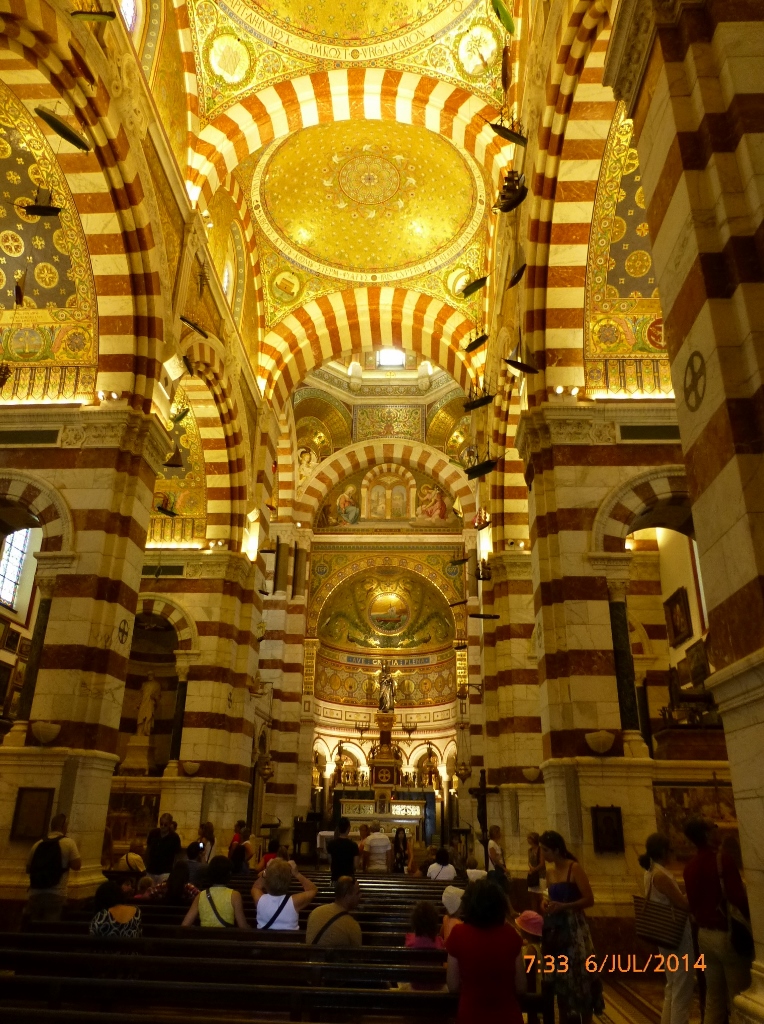 Nave central da Basílica de Notre Dame de la Garde.