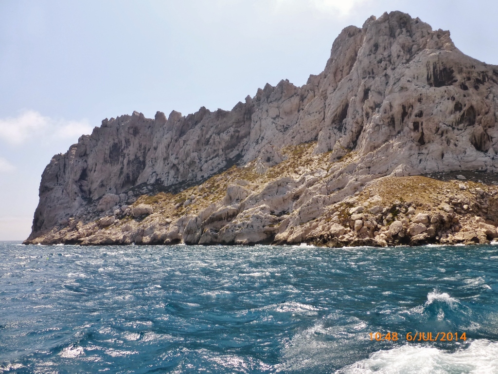 O passeio vale muito à pena mesmo que o barco não pudesse entrar em algumas calanques.