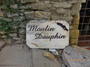 Foto da placa do Moulin Dauphin.