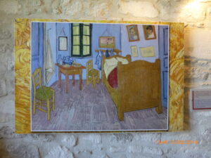 O quarto do Monastério Saint Paul de Mausole onde o artista viveu o último ano de sua vida. Há 3 telas deste quarto.