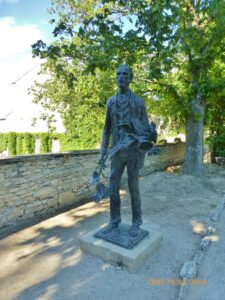 Escultura de Van Gogh nos jardins do Monastério San Paul de Mausole.