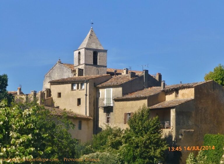 Igreja de Notre-Dame-de-la-Tour, construída no século XII.