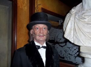 Salvador Dali ficou está ótimo!