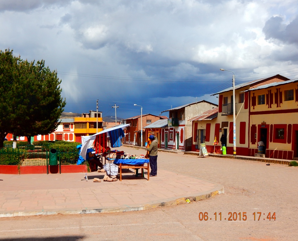 Praça em frente à Iglesia de San Pablo. Foto Marilia Boos Gomes.