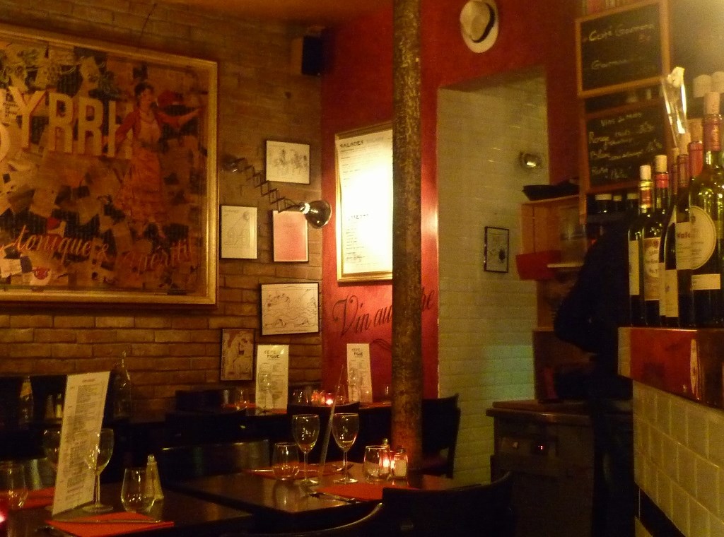 Como a maioria dos lugares que oferecem refeições em Paris é bem decorada, o Cèpe et Figue não fugiu à regra.