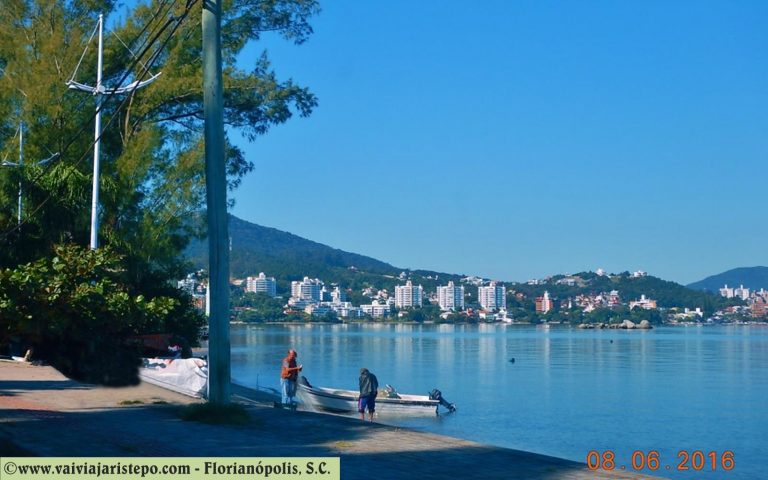 Praia do Cacupé. A estrada é a mesma, só que na altura do bairro do Cacupé.