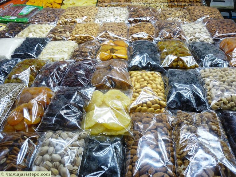 Damascos, nozes de diversas qualidades, amêndoas, castanhas, ameixas, abacaxi seco... Uma festa e tanto para quem gosta de comer assim como eu.