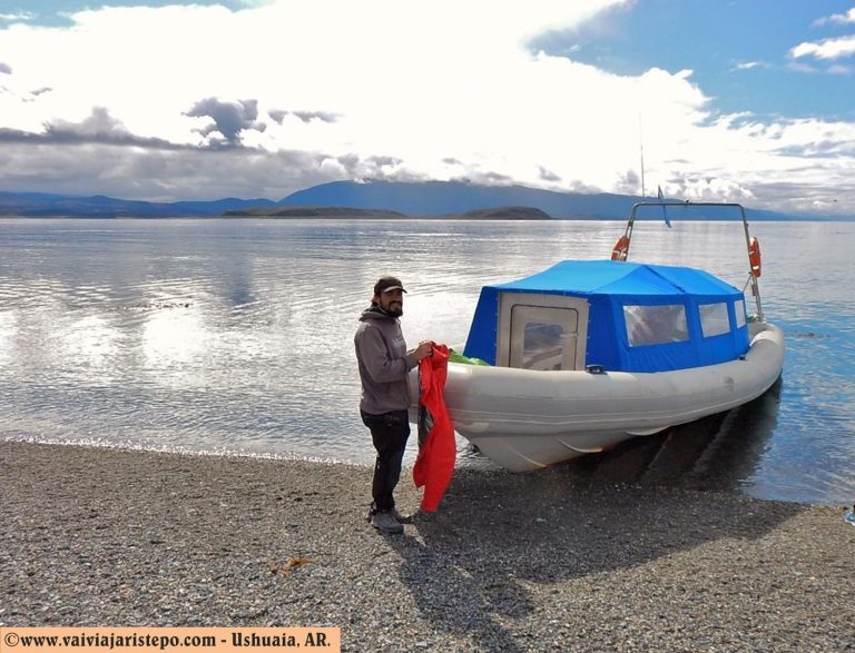 Foto da lancha que nos transportou até a Isla Martillo.