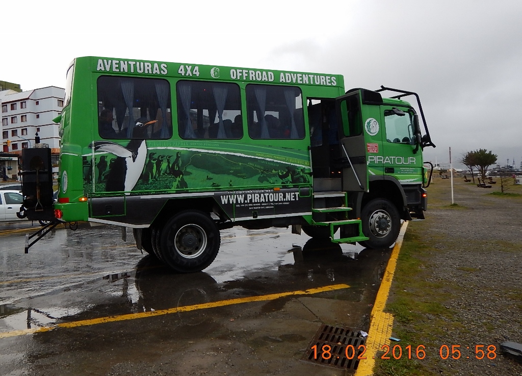 Foto do veículo 4x4 que nos aguardava em Ushuaia.
