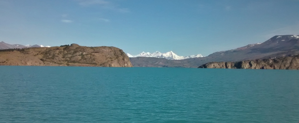 Navegação pelo maior lago de El Calafate - o Lago Argentino. Navegação pelo Lago Argentino.