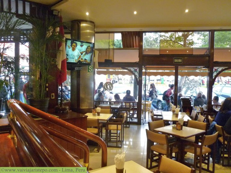 Café e restaurante simpático, de ambiente familiar e excelente atendimento. Bar e restaurante Haiti Café no Centro de Lima.