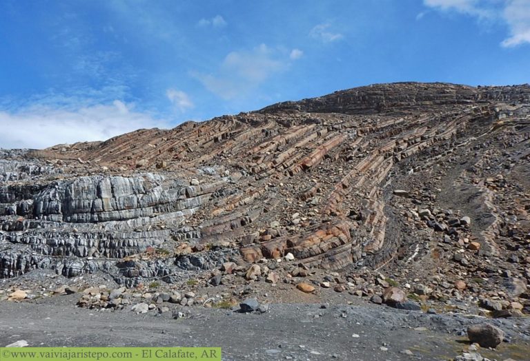 Caminhada até ao Glaciar Upsala, do qual pouco se vê devido à distância.