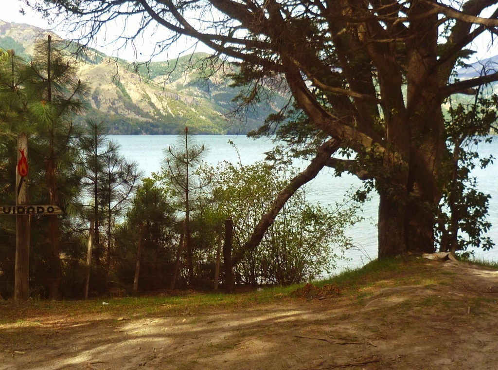 Lago Lácar em San Martín de los Andes. Lago Lácar em San Martín de los Andes.
