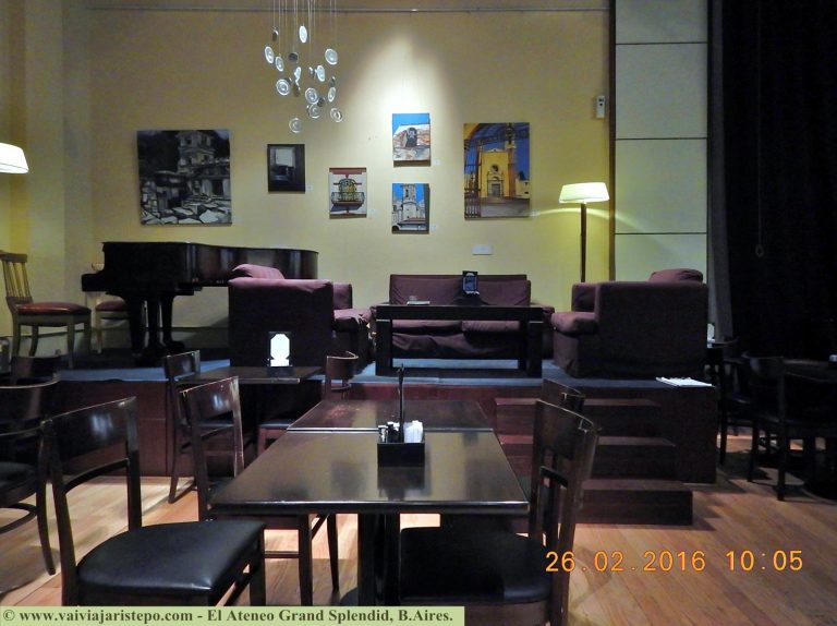 Este ambiente faz parte da Cafeteria (palco) e também é utilizado para leitura...