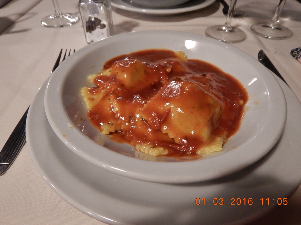 Ravioles de Ossobuco abaixo. Porções fartas, pratos deliciosos, temperados na medida em que gostamos.