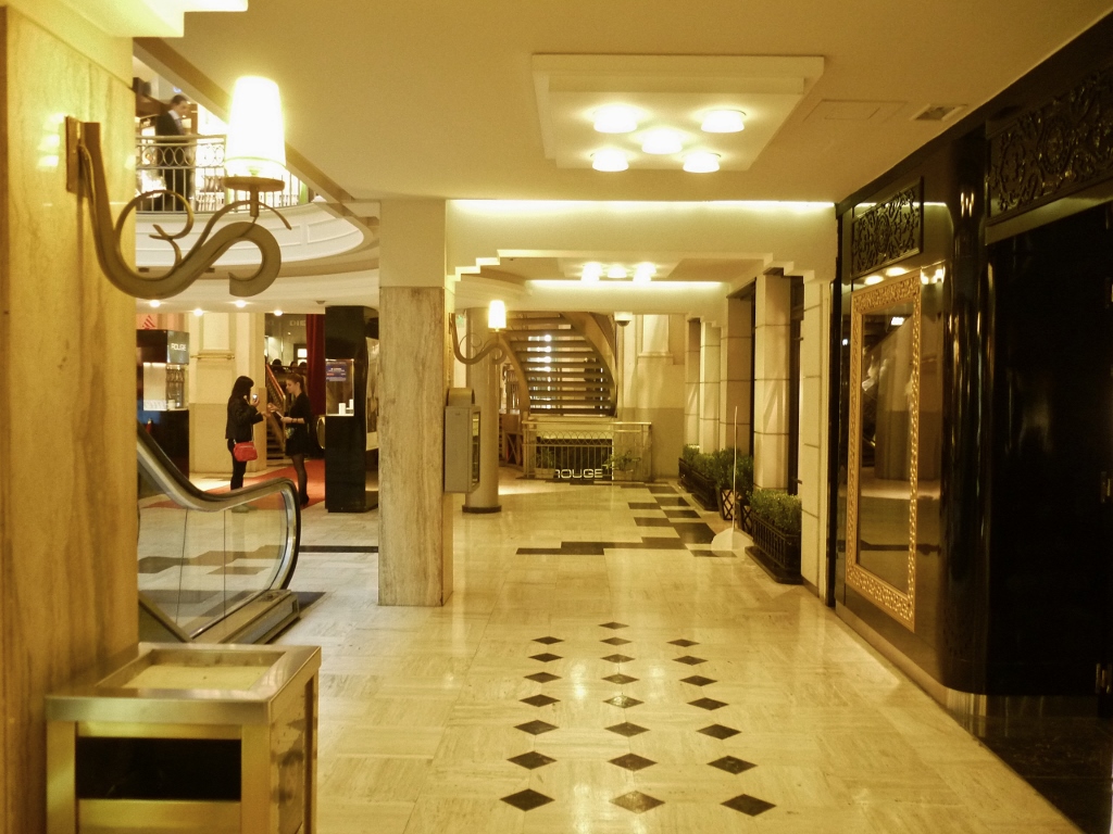 Shopping que prima pelo luxo e elegância em Buenos Aires.