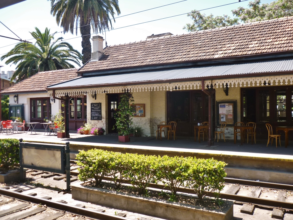 O lado charmoso da Estação Borges.