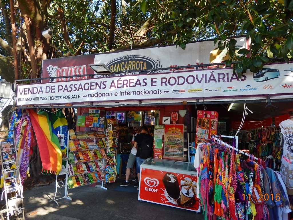 Nesta barraca você poderá adquirir até passagens aéreas internacionais.