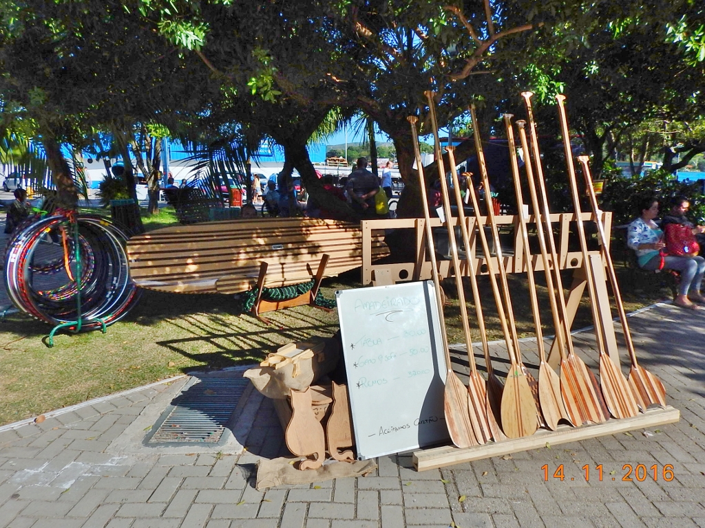Aos domingos acontece uma feira de artesanatos nesta praça com mais de 100 expositores. Os horários variam e são os seguintes: Das 17h às 23h no horário de verão. Em horário normal a feira fica das 15h às 20h. Informações: (48) 3232-1514.