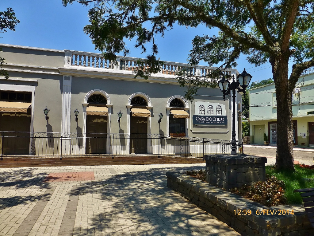 Praça Humberto Bertoluzzi (acima e embaixo)