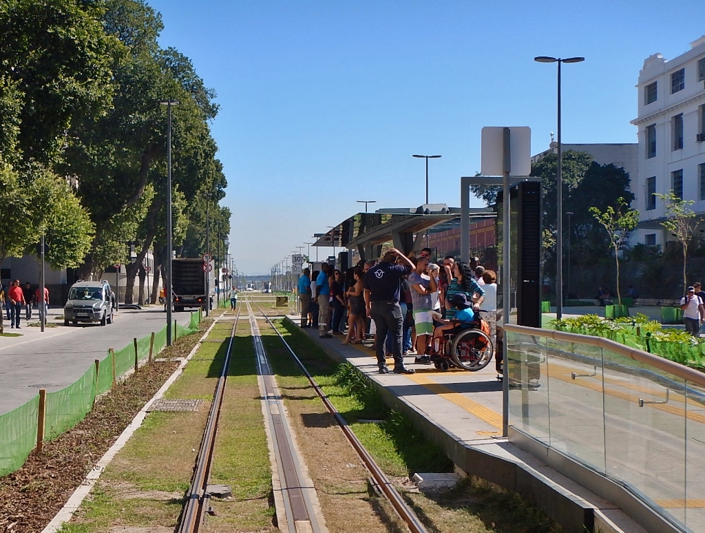 Av. Rodrigues Alves. Linha do VLT na Av. Rodrigues Alves.