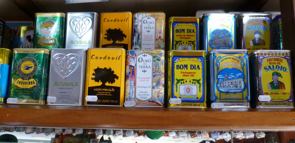 Latas de azeite como costumávamos comprar no Rio de Janeiro de antigamente.