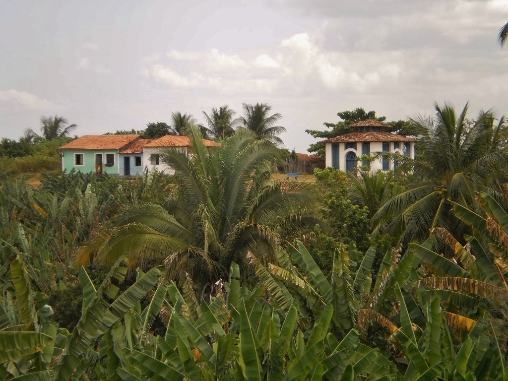 À direita, o que restou do grandioso e respeitável Convento das Mercês: a Capela.