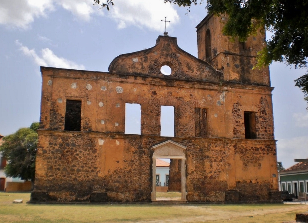 Eis o cartão postal de Alcântara, a Igreja de São Matias, cuja obra nunca foi concluída. Sua construção iniciou no século XVII e em 1884 desativaram-na.