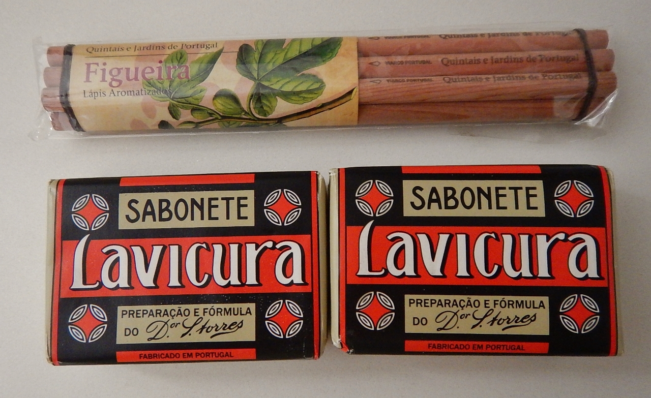 Destinei alguns lápis para perfumar gavetas. Mesmo na embalagem que você vê acima, exalam seus perfumes. São fantásticos!