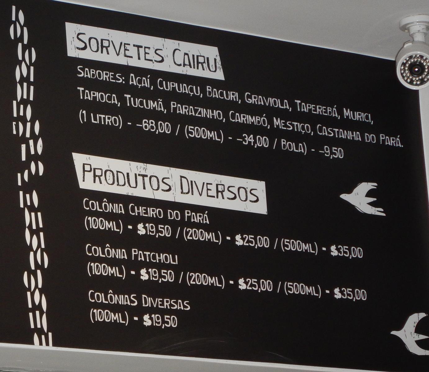Claro, os doces, geléias e sorvetes não poderiam faltar, além do artesanato super decorativo, e as tradicionais águas de cheiro.