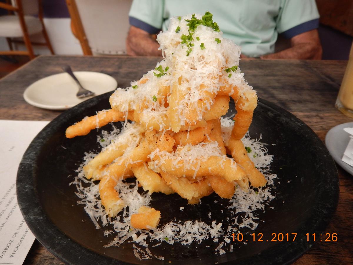 ... Churros de Queijos Brasileiros e Ervas, mas voltarei para provar as Bolinhas de Tapioca.