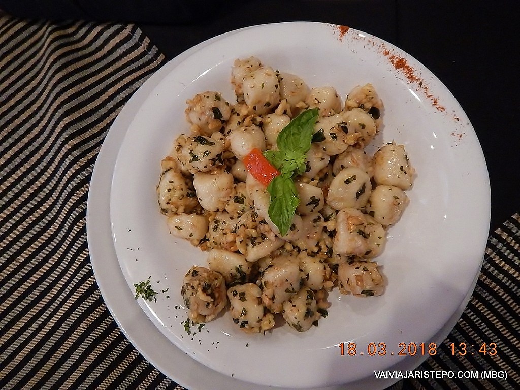 Meu mano, que não é muito chegado à massas, optou pelo nhoque com molho de ervas e nozes picadas. Segundo ele, estava muito bom.