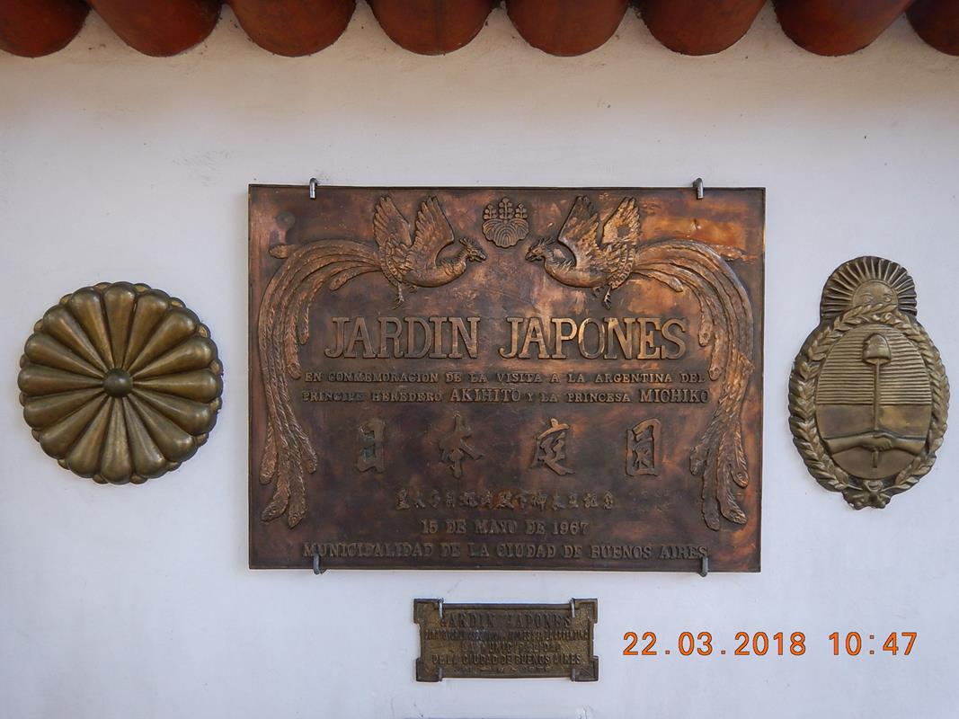 As placas que estavam ao relento agora estão abrigadas de Sol e chuva - ótimo!