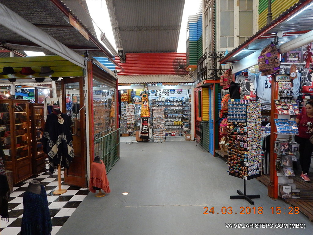 O charmoso e atraente centro de compras de nome Pátio Quinquela.