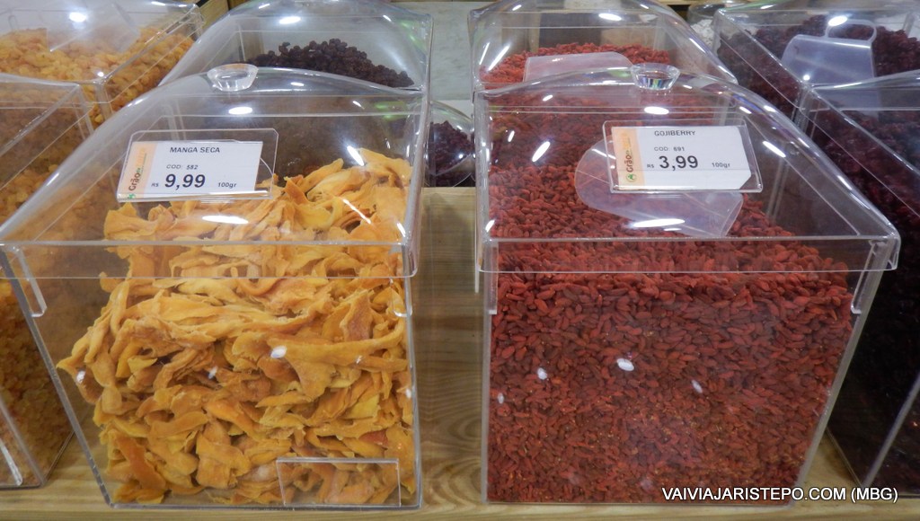 Manga seca e Gojiberry - planta rica em vitamina C, originária das montanhas do Tibet, que promete controle de colesterol, proteção ao coração, prevenir derrames e outros benefícios.