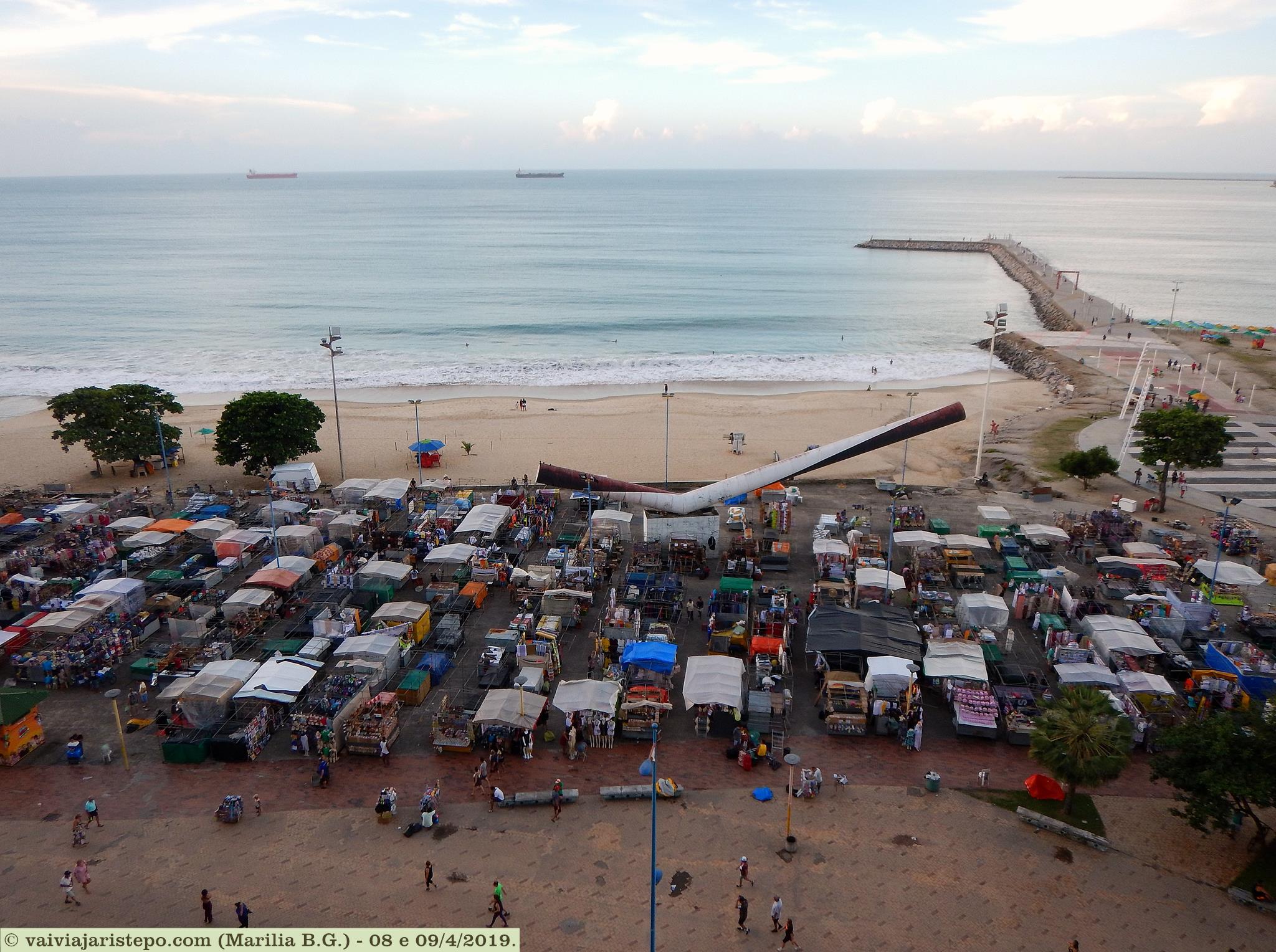 Feira de Artesanatos da Praia do Meirelles, em Fortaleza. Praia do Meirelles, em Fortaleza.
