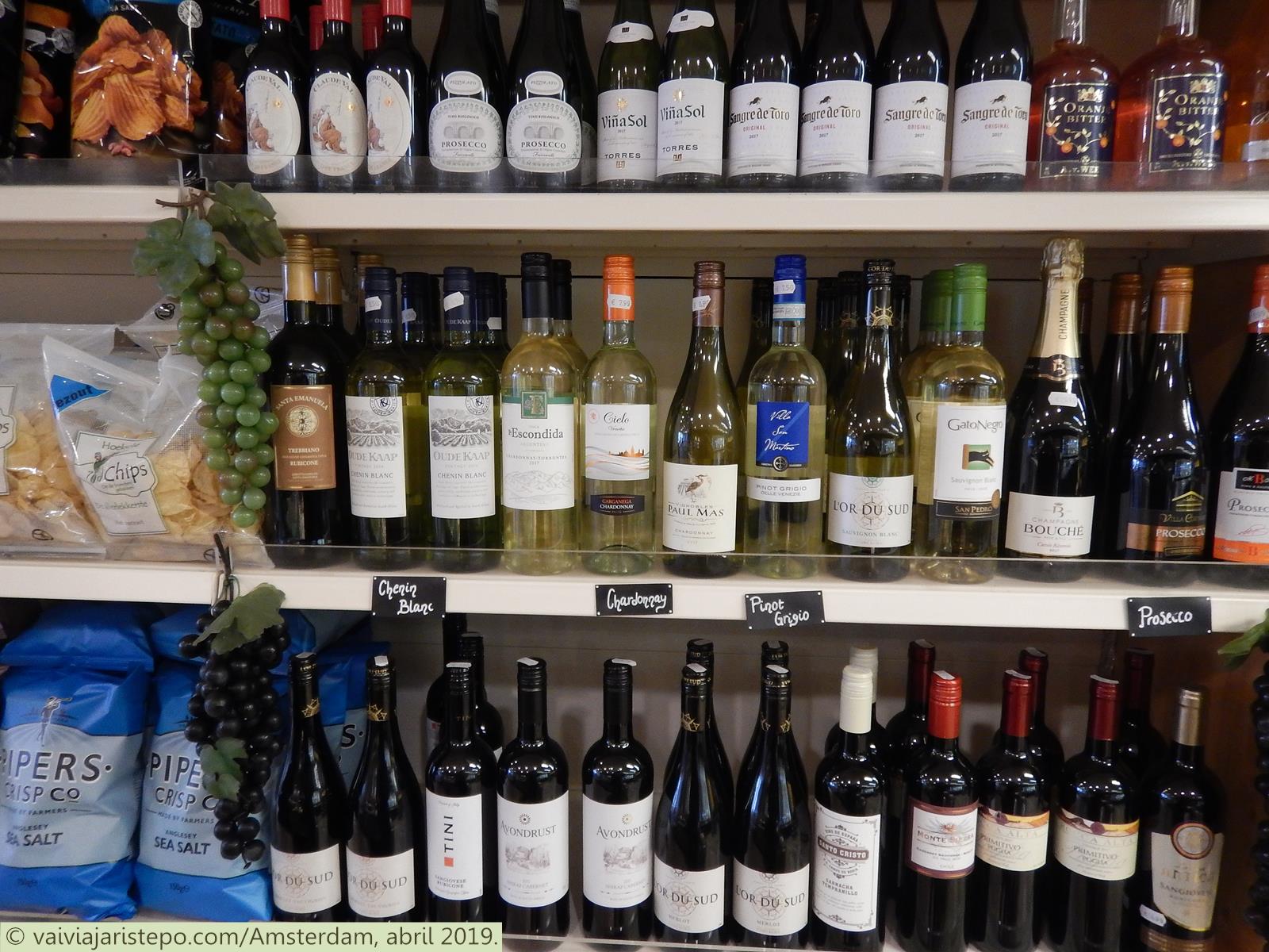 Vinhos de diversas procedências não faltam nas prateleiras do Daily Fresh.