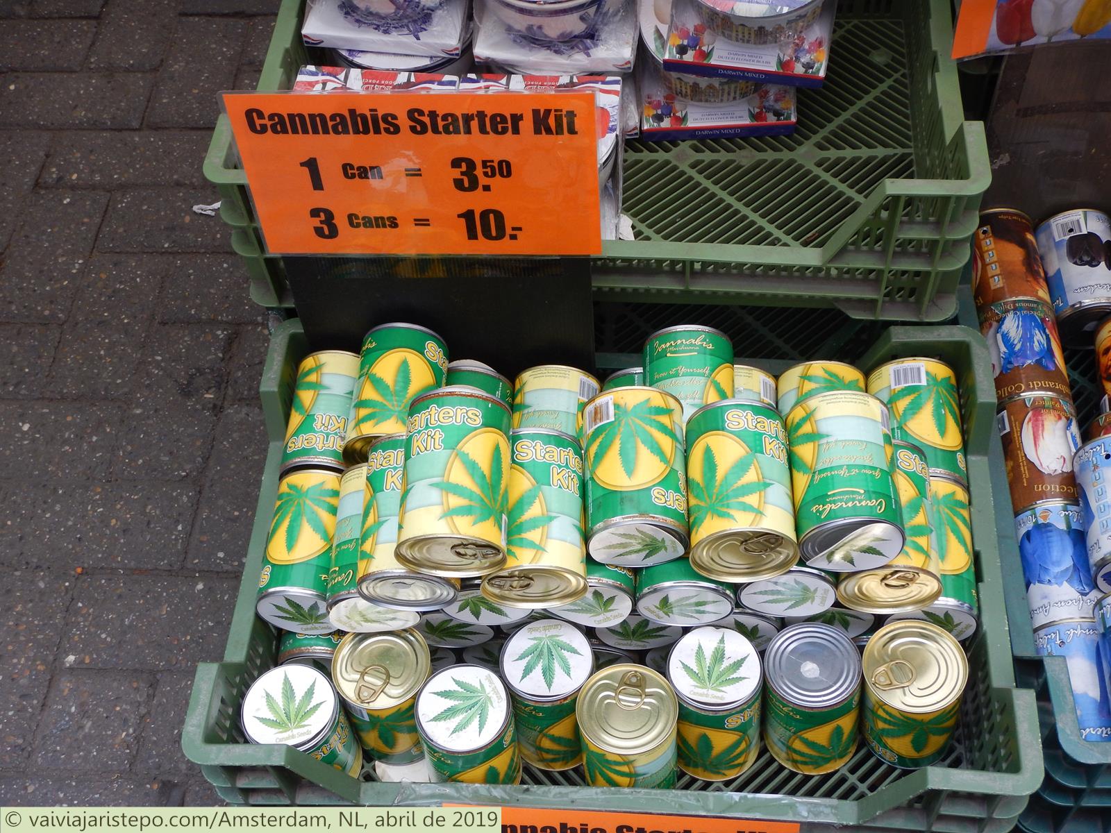E como as drogas são liberadas, encontra-se até maconha enlatada, papéis para enrolar os cigarros que são consumidos em Cafés determinados - os "pontos" de encontro para quem gosta do babado.